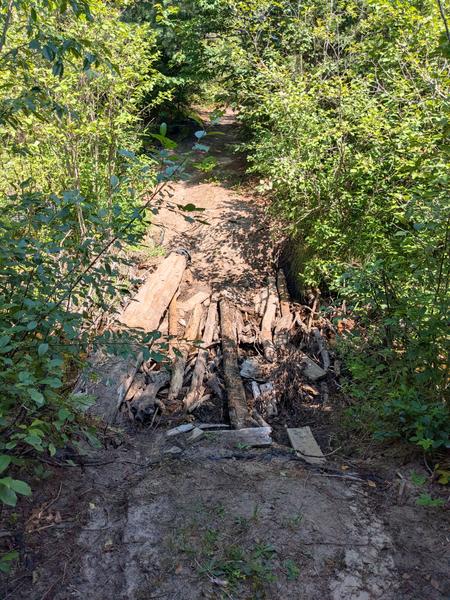 Remains of the bridge over Porter Creek on the way to Barfield Lakes.