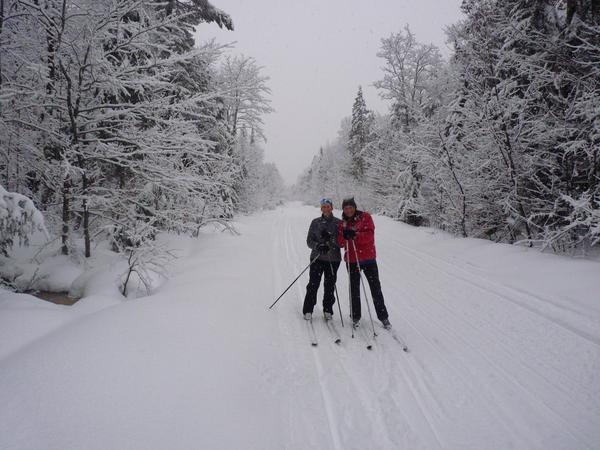 Amelia and Vittoria skiing on McCloud Grade.